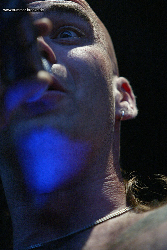 Bild eines Mitglieds der Band Die Apokalyptischen Reiter beim Live Auftritt.